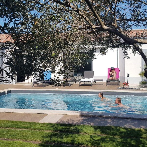 Piscine de la villa à Rivedoux